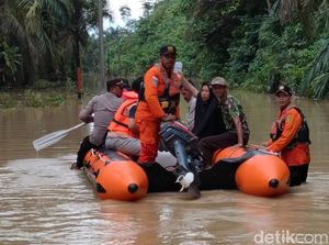 Banjir Aceh Tamiang Tak Kunjung Surut, 44 Desa Terisolir-7.103 KK Mengungsi