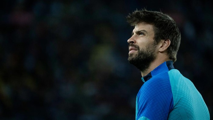 BARCELONA, SPAIN - OCTOBER 23: Gerard Pique of FC Barcelona looks on during spanish league, La Liga Santander, football match played between FC Barcelona and Athletic Club Bilbao at Spotify Camp Nou on October 23, 2022 in Barcelona, Spain. (Photo By Marc Graupera Aloma/Europa Press via Getty Images)