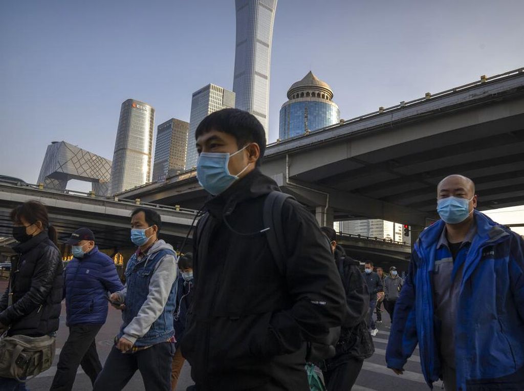 Ramai-ramai Buruh Tinggalkan Zona Industri Zhengzhou Imbas Lockdown