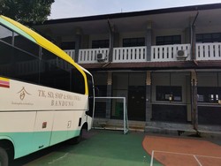 KAI Minta Penggusuran Sekolah dan Rumah di Bandung Ditunda!