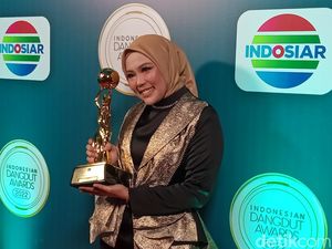 Selfi Yamma Berbeda, Ingin Populerkan Lagu Dangdut Berbahasa Bugis Selfi Yamma Berbeda, Ingin Populerkan Lagu Dangdut Berbahasa Bugis