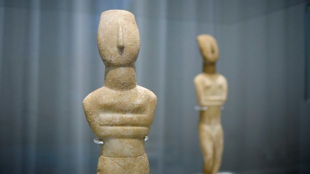 Marble Cycladic female figurines are displayed during the opening of the exhibition ''Homecoming. Cycladic treasures on their return journey'' at Museum of Cycladic Art, in Athens Greece, November 2, 2022. REUTERS/Costas Baltas
