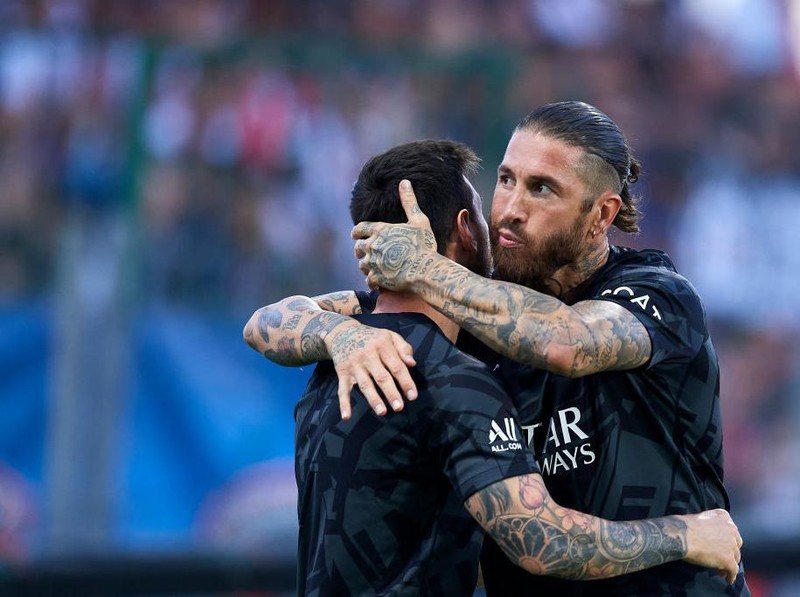 Sergio Ramos and Lionel Messi of PSG during the warm-up before the Ligue 1 match between Clermont Foot and Paris Saint-Germain at Stade Gabriel Montpied on August 6, 2022 in Clermont-Ferrand, France. (Photo by Jose Breton/Pics Action/NurPhoto via Getty Images)