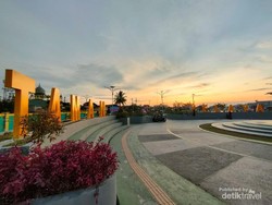 Senja Menawan dari Teluk Kelayan: Dulu Kumuh, Kini Rupawan