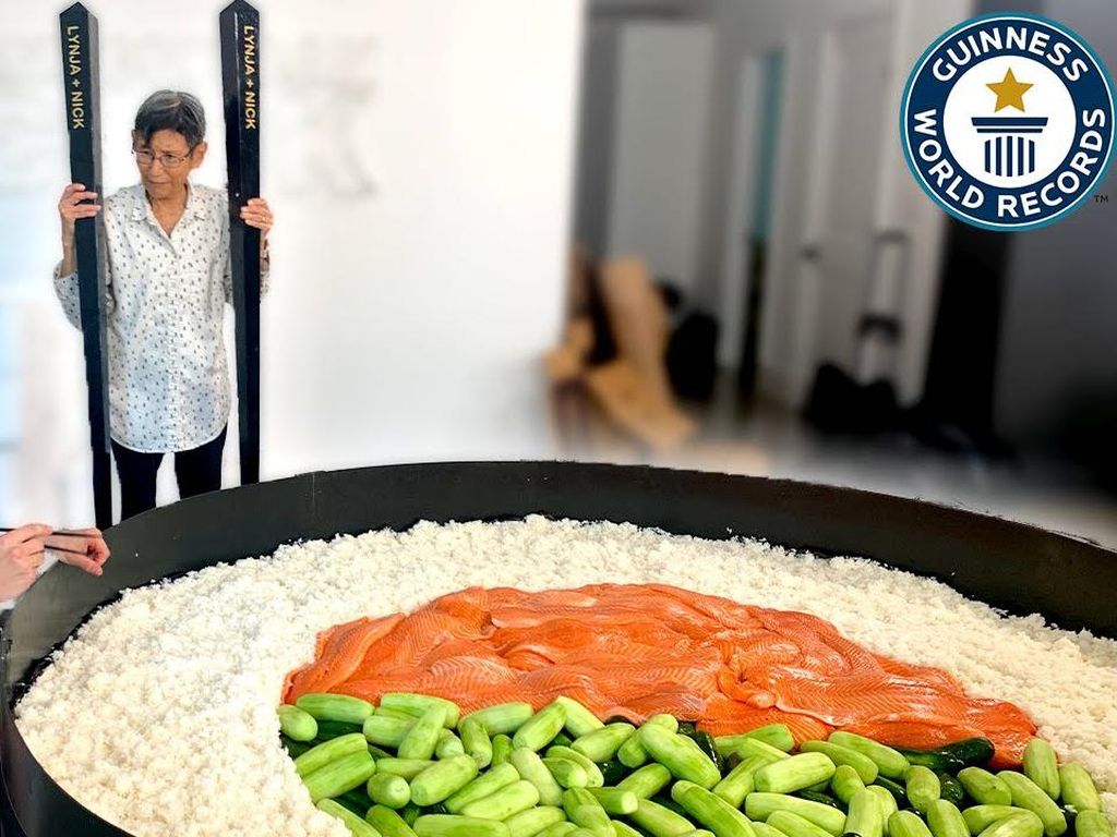 YouTuber Ini Bikin Sushi 1,3 Ton, Berhasil Pecahkan Rekor Dunia!