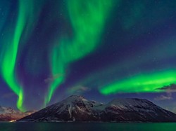 Pilot Ini Berhasil Rekam Pemandangan Spektakuler Aurora dari Udara