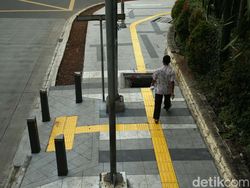 DKI Panggil Kontraktor yang Tak Tutup Lubang Trotoar Kebayoran Baru