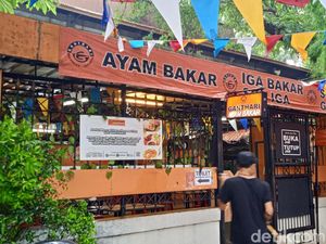 Ayam Bakar Legendaris Dekat SMA 6 Jakarta Ini Laku 500 Potong Setiap Hari Ayam Bakar Legendaris Dekat SMA 6 Jakarta Ini Laku 500 Potong Setiap Hari