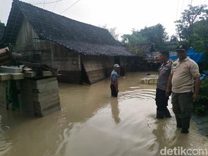Banjir Bandang Terjang Sejumlah Desa di Bojonegoro, Banyak Rumah Warga Rusak