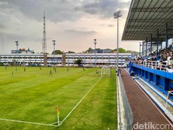Obati Rindu Nyetadion, Bobotoh Padati Latihan Persib Sabtu Sore