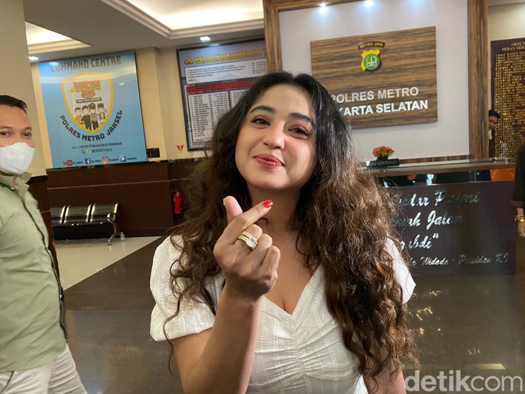 Sang Ibu Ingin Dewi Perssik Segera Menikah Lagi Sang Ibu Ingin Dewi Perssik Segera Menikah Lagi