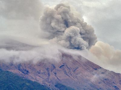 Perhatian! Gunung Kerinci Kembali Erupsi