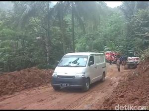 Sempat Diterjang Longsor, Jalan di Munjungan Trenggalek Sudah Normal Sempat Diterjang Longsor, Jalan di Munjungan Trenggalek Sudah Normal