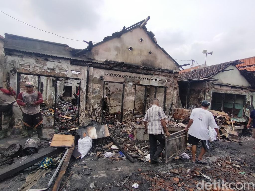 10 Unit Rumah di Jalan Kedondong Surabaya Hangus Terbakar