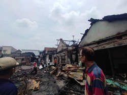10 Rumah Ludes Terbakar di Jalan Kedondong Surabaya Dipicu Korsleting Listrik
