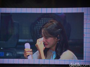 Kim Sejeong Nangis Saat Fanmeeting di Jakarta, Reuni dengan Ayah Kandung