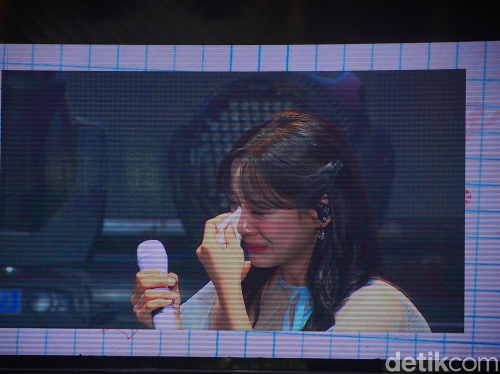 Kim Sejeong Nangis Saat Fanmeeting di Jakarta, Reuni dengan Ayah Kandung Kim Sejeong Nangis Saat Fanmeeting di Jakarta, Reuni dengan Ayah Kandung