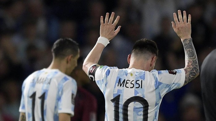 Argentinas Lionel Messi celebrates after scoring against Venezuela during their South American qualification football match for the FIFA World Cup Qatar 2022 at La Bombonera stadium in Buenos Aires on March 25, 2022. (Photo by JUAN MABROMATA / AFP) (Photo by JUAN MABROMATA/AFP via Getty Images)