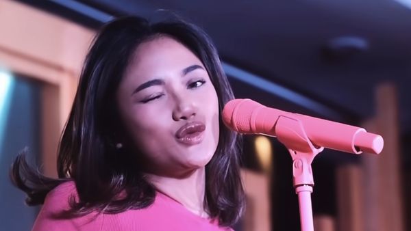 Ragam Ekspresi Wajah Marion Jola: Centil, Seksi hingga Bete