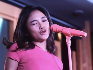 Ragam Ekspresi Wajah Marion Jola: Centil, Seksi hingga Bete