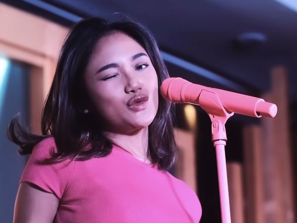 Ragam Ekspresi Wajah Marion Jola: Centil, Seksi hingga Bete