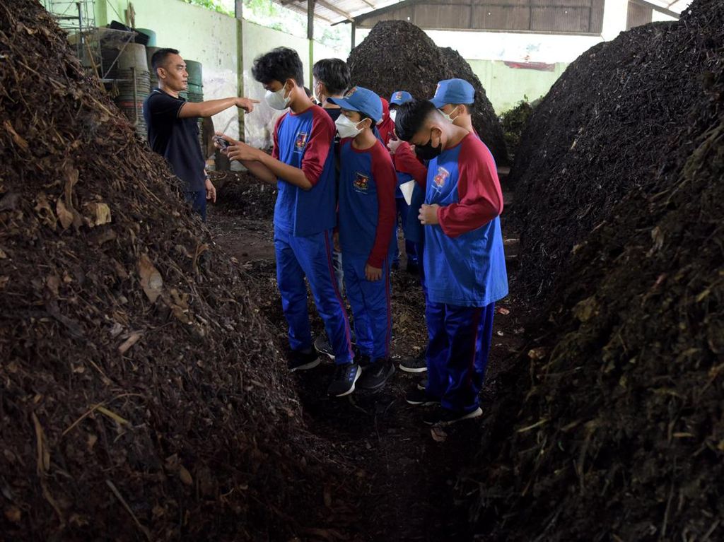 Peduli Lingkungan, Siswa SMP Ini Belajar Pengolahan Sampah Organik