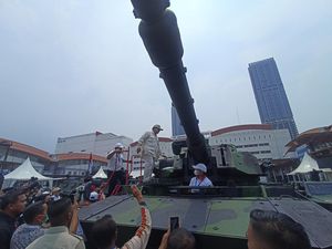 Prabowo Jajal Tank Harimau hingga Kendaraan Khusus di Indo Defence 2022