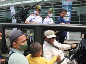 Prabowo Jajal Rantis Elektrik, Sopiri Anak-anak ala Odong-odong