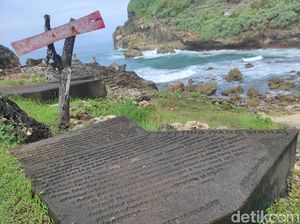 Misteri Prasasti Glory di Pantai Sembukan Wonogiri, Dibangun Bule AS Misteri Prasasti Glory di Pantai Sembukan Wonogiri, Dibangun Bule AS