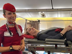 Wanita Tertinggi di Dunia Pertama Kali Naik Pesawat! Wanita Tertinggi di Dunia Pertama Kali Naik Pesawat!