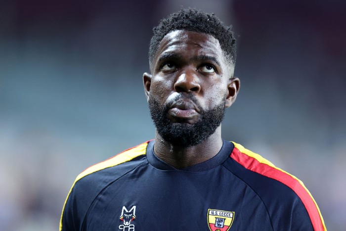 TURIN, ITALY - SEPTEMBER 04: Samuel Umtiti of US Lecce warm up during the Serie A match between Torino FC and US Lecce at Stadio Olimpico di Torino on September 4, 2022 in Turin, Italy. (Photo by Sportinfoto/DeFodi Images via Getty Images)