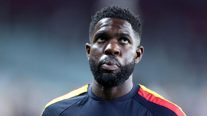 TURIN, ITALY - SEPTEMBER 04: Samuel Umtiti of US Lecce warm up during the Serie A match between Torino FC and US Lecce at Stadio Olimpico di Torino on September 4, 2022 in Turin, Italy. (Photo by Sportinfoto/DeFodi Images via Getty Images)