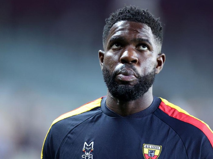 TURIN, ITALY - SEPTEMBER 04: Samuel Umtiti of US Lecce warm up during the Serie A match between Torino FC and US Lecce at Stadio Olimpico di Torino on September 4, 2022 in Turin, Italy. (Photo by Sportinfoto/DeFodi Images via Getty Images)