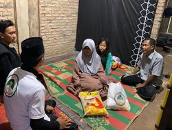 Relawan Ganjar Bagikan Sembako ke Korban Banjir di Lampung Selatan