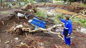 Waduh! Puluhan Makam di Banyuwangi Hilang Tersapu Banjir