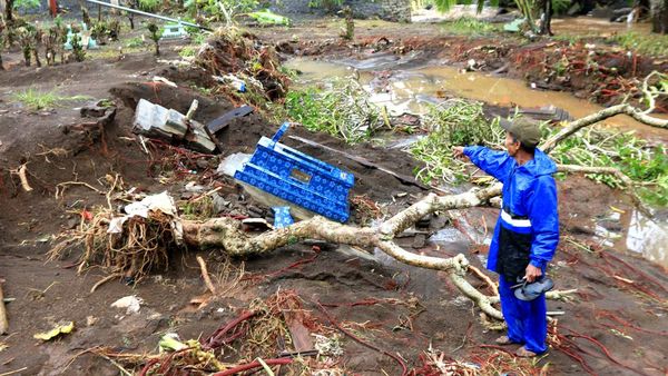 Waduh! Puluhan Makam di Banyuwangi Hilang Tersapu Banjir