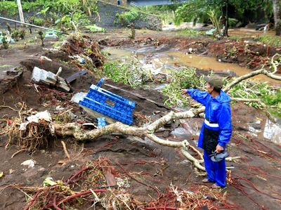 Waduh! Puluhan Makam di Banyuwangi Hilang Tersapu Banjir