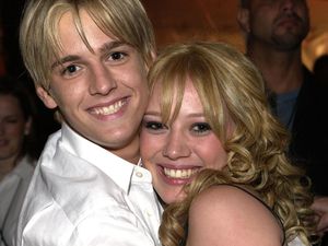 Hilary Duff Unggah Pesan Haru untuk Aaron Carter: Hidupmu Sangat Sulit Hilary Duff Unggah Pesan Haru untuk Aaron Carter: Hidupmu Sangat Sulit