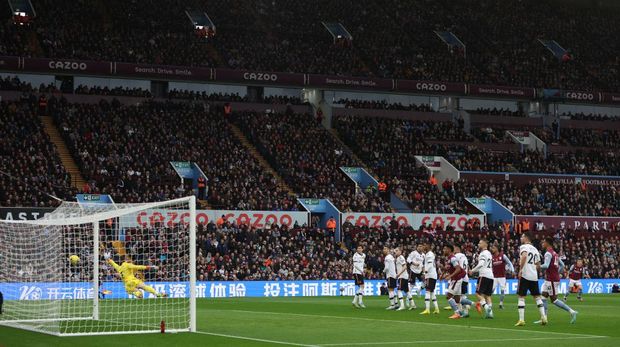BIRMINGHAM, ENGLAND - NOVEMBER 06: Lucas Digne of Aston Villa scores a goal to make it 2-0 during the Premier League match between Aston Villa and Manchester United at Villa Park on November 6, 2022 in Birmingham, United Kingdom. (Photo by Matthew Ashton - AMA/Getty Images)