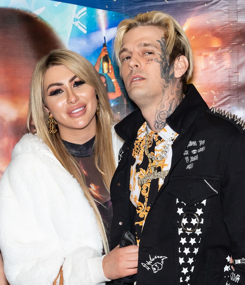 1311590311 PHILADELPHIA, PENNSYLVANIA - APRIL 08: Aaron Carter (R) and his fiancée Melanie Martin are seen arriving to Philadelphia International Airport for his upcoming Celebrity Boxing Face Off between Lamar Odom & Aaron Carter on April 08, 2021 in Philadelphia, Pennsylvania. (Photo by Gilbert Carrasquillo/GC Images)