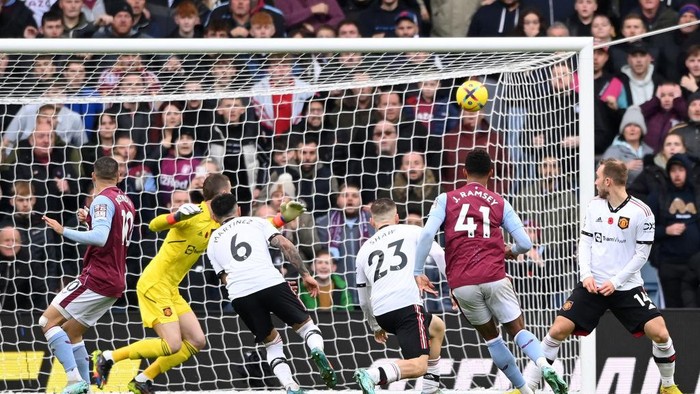 BIRMINGHAM, ENGLAND - NOVEMBER 06: Jacob Ramsey of Aston Villa scores their teams third goal during the Premier League match between Aston Villa and Manchester United at Villa Park on November 06, 2022 in Birmingham, England. (Photo by Stu Forster/Getty Images)