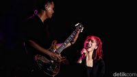 Aksi Memukau Isyana Sarasvati di Joyland Festival 2022