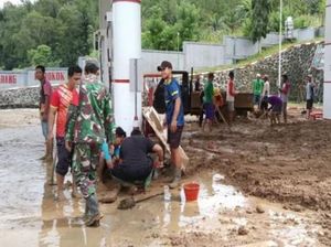 Banjir Lumpur Rendam SPBU Trenggalek, Operasional Ditutup Sementara Banjir Lumpur Rendam SPBU Trenggalek, Operasional Ditutup Sementara