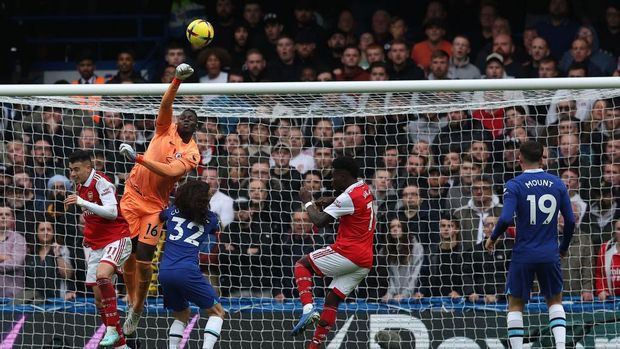 LONDON, ENGLAND - NOVEMBER 06: Edouard Mendy of Chelsea makes a save during the Premier League match between Chelsea FC and Arsenal FC at Stamford Bridge on November 06, 2022 in London, England. (Photo by Chris Lee - Chelsea FC/Chelsea FC via Getty Images)