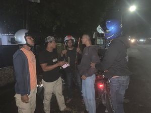Patroli Malam, Polres Dompu Amankan 2 Pemuda Bawa Samurai-Panah