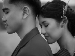 Erina Gudono Peluk Kaesang dari Belakang