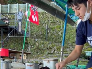 Gantengnya Penjual Cumi Bakar Ini Netizen Sebut Mirip Rio Haryanto