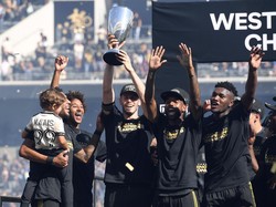 Bale mengantarkan Los Angeles FC sebagai pemenang Wilayah Barat MLS 2022 dan maju ke play-off gelar juara liga Oktober lalu. (Foto: Getty Images/Kevork Djansezian)