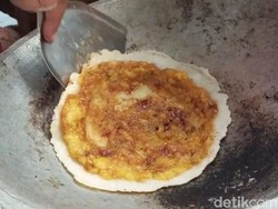 Penjualnya Hanya Ada 2, Ini Kue Tempel yang Legendaris dari Tegal