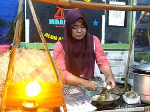 Hangatkan Malam di Batang dengan Menikmati Sepiring Lontong Lemprak Hangatkan Malam di Batang dengan Menikmati Sepiring Lontong Lemprak